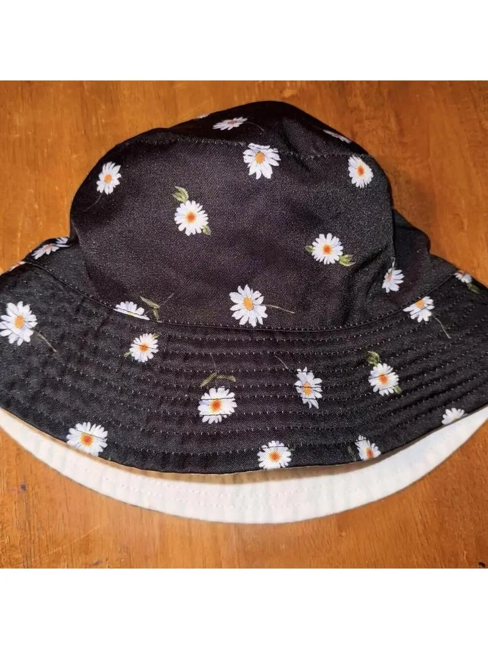 Coachella  Reversible Daisy Bucket Hat NWOT